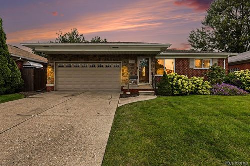 22406 Barton St, Saint Clair Shores, MI, 48081-2548 | Card Image
