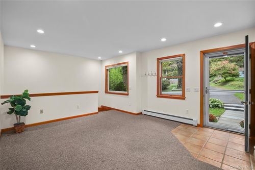 8 Hemlock Rd, South Salem, NY, 10590-2700 | Card Image