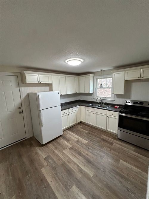 apt-5-15 Boyden Street Ext, Webster, MA, 01570-2800 | Card Image