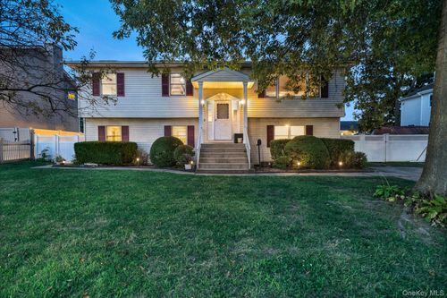 1271 Peapond Rd, North Bellmore, NY, 11710-2915 | Card Image