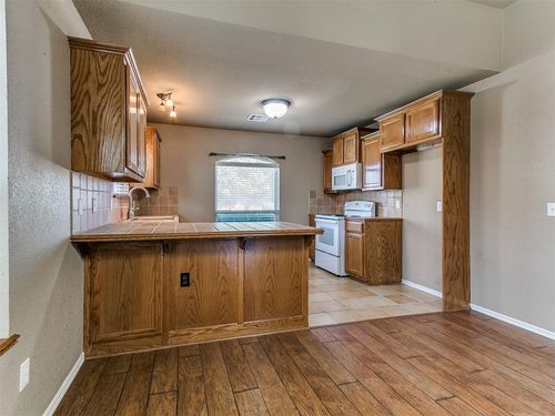 2327 Tortoise Dr, Midwest City, OK, 73130-8265 | Card Image