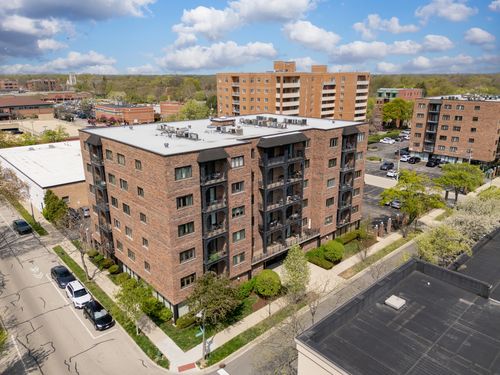 apt-603-414 Clinton Pl, River Forest, IL, 60305-2218 | Card Image