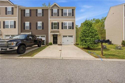 901 Lakeview Cv, Smithfield, VA, 23430-1666 | Card Image