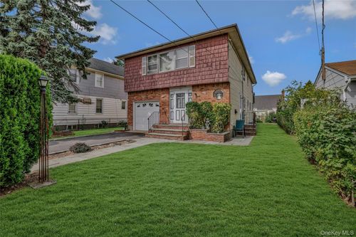 53 2nd St, New Hyde Park, NY, 11040-4440 | Card Image