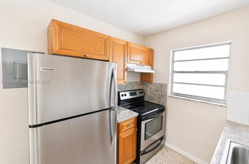 304-2315 W Okeechobee Rd, Hialeah, FL, 33010-1823 | Card Image