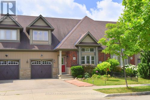 8 Valiant Cir, Binbrook, ON, L0R1C0 | Card Image