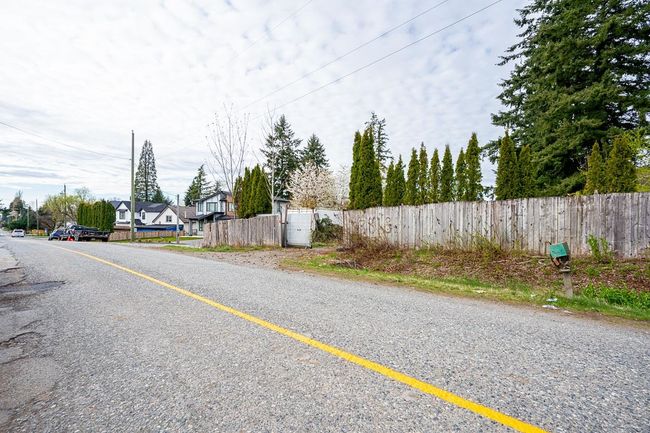 23818 Fraser Highway, House other with 5 bedrooms, 2 bathrooms and 4 parking in Langley BC | Image 14