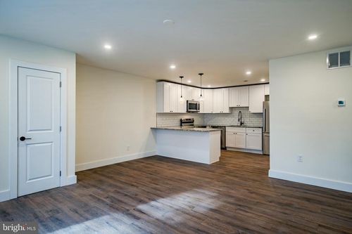 apt-304-21 Gay St, PHOENIXVILLE, PA, 19460-3474 | Card Image