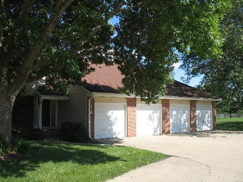 106-106 Windwood Ct, Buffalo Grove, IL, 60089-1587 | Card Image