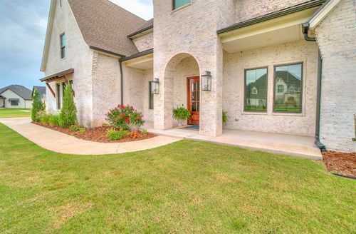 9816 Lindsey Cir, Choctaw, OK, 73020-2150 | Card Image