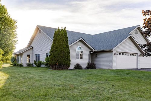 4062 145th St, Chippewa Falls, WI, 54729-7161 | Card Image