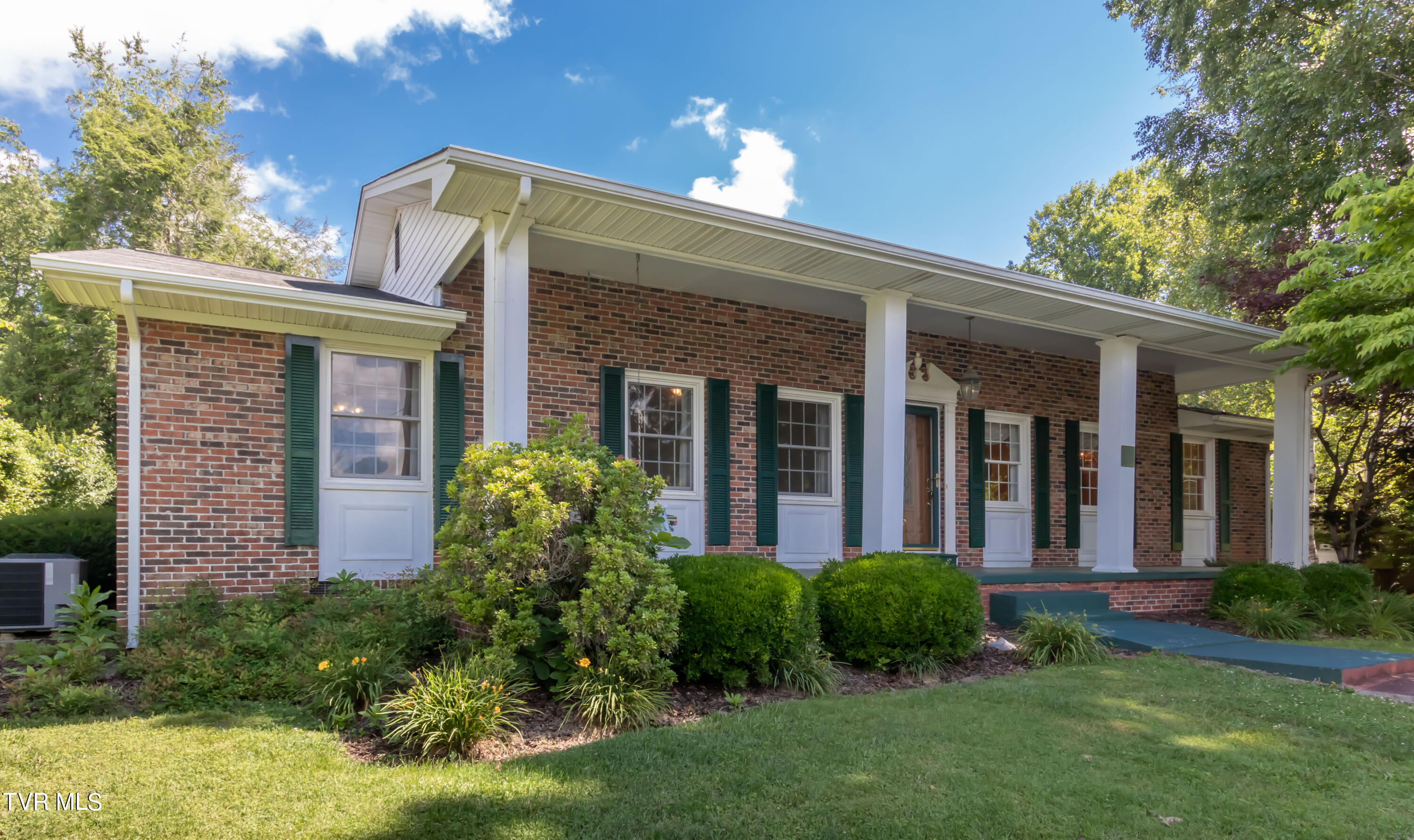 169 Forest Lane, For Sale in Bristol Zoocasa