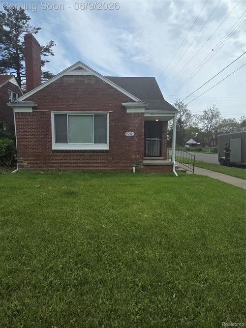 16600 Carlisle St, Detroit, MI, 48205-1504 | Card Image