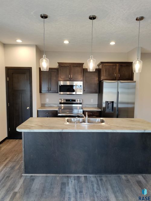 9402 W Dolores Dr, Sioux Falls, SD, 57106-8563 | Card Image