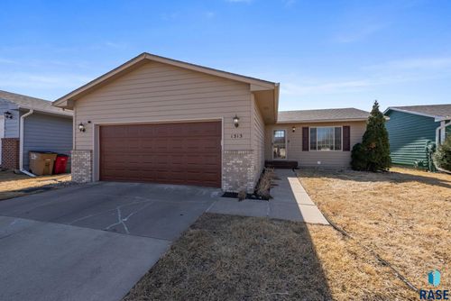 1313 E 70th St N Street N, Sioux Falls, SD, 57104-9420 | Card Image