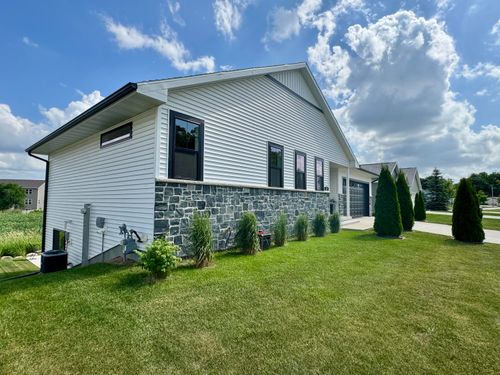 727 Drumlin Dr, Kewaskum, WI, 53040-1225 | Card Image