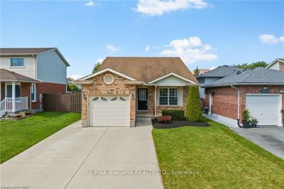 7467 Monastery Dr, House other with 3 bedrooms, 2 bathrooms and 5 parking in Niagara Falls ON | Image 2