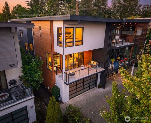 332 10th Ave S, Kirkland, WA, 98033-6520 | Card Image