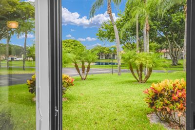 101 - 10756 Bahama Palm Way, Condo with 3 bedrooms, 2 bathrooms and null parking in Boynton Beach FL | Image 2