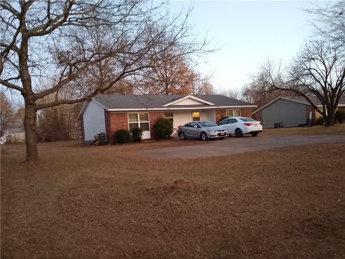 2366 N Raven Ln, Fayetteville, AR, 72704-5615 | Card Image