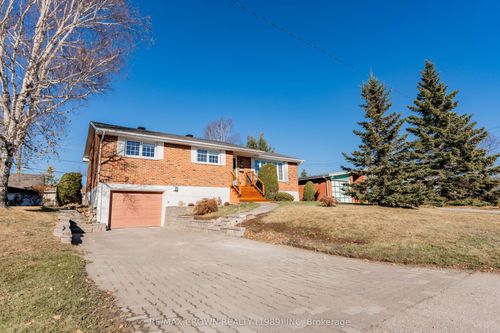 9 Kimberly Dr, Kapuskasing, ON, P5N1L4 | Card Image