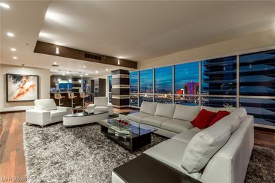 2200 - 4525 Dean Martin Drive, Home with 2 bedrooms, 2 bathrooms and 1 parking in Las Vegas NV | Image 1