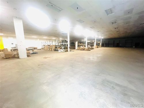 9279 Halls Ferry Rd, Jennings, MO, 63136-5144 | Card Image