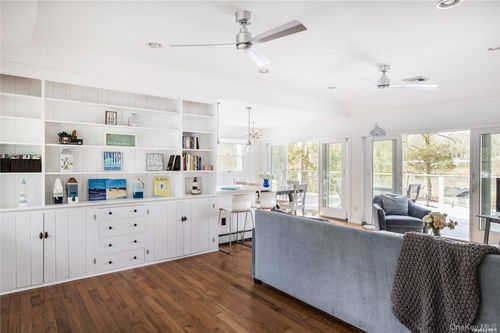 17 Baycrest Ave, Westhampton, NY, 11977-1623 | Card Image