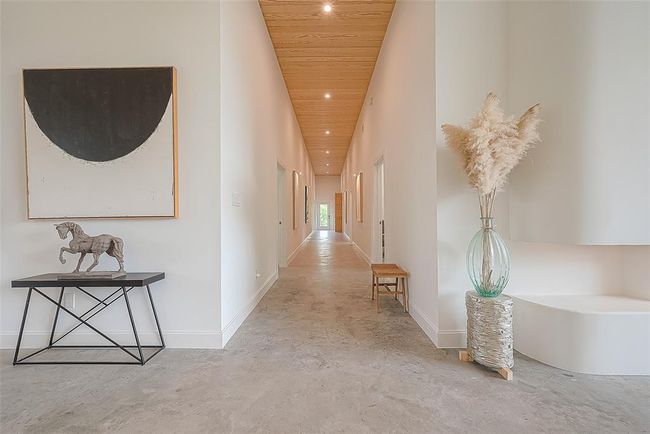 Hallway leading to bedrooms. Notice the nicely detailed ceiling. | Image 14