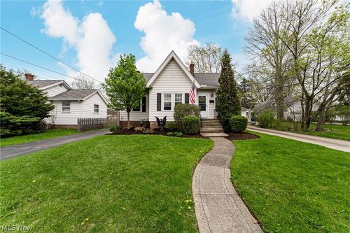 1207 Irene Rd, Lyndhurst, OH, 44124-1315 | Card Image