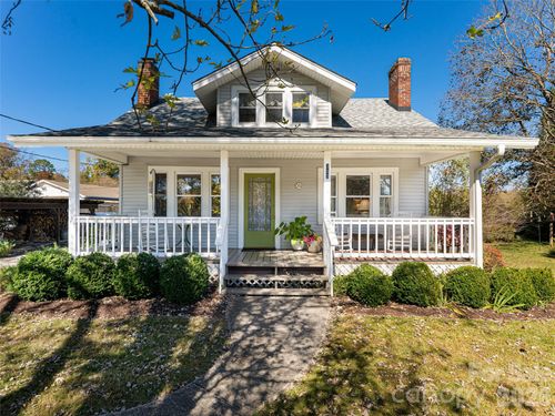 352 Justice Ridge Rd, Candler, NC, 28715-9576 | Card Image