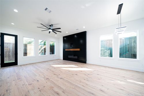 2501 Parker Rd, Houston, TX, 77093-4504 | Card Image