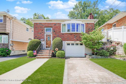 232 Robinson Ave, Staten Island, NY, 10312-6216 | Card Image
