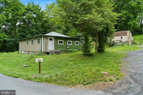200 Creekside Dr, ENOLA, PA, 17025-2919 | Card Image