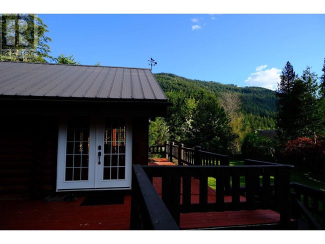 4061 Torry Rd, House other with 3 bedrooms, 2 bathrooms and 12 parking in Eagle Bay BC | Image 8