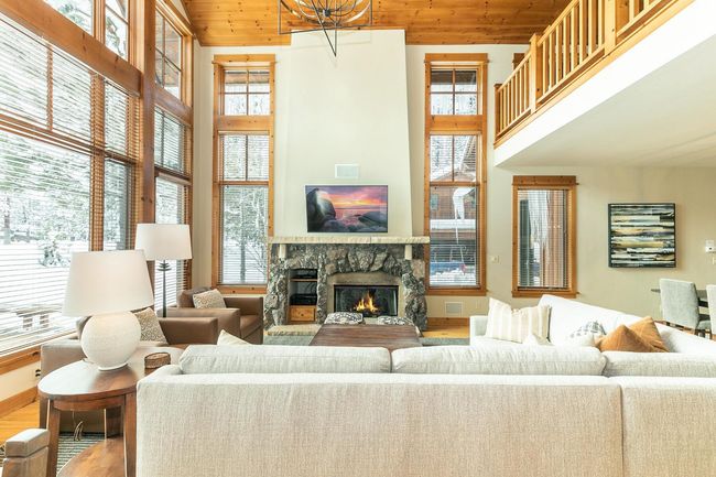 F17-22 - 12463 Lookout Loop, Home with 3 bedrooms, 3 bathrooms and null parking in Truckee CA | Image 12
