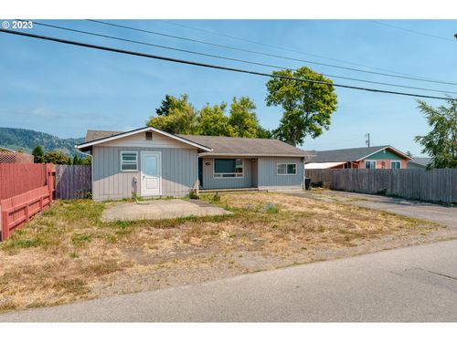 388 Tanbark Rd, Brookings, OR, 97415-9002 | Card Image