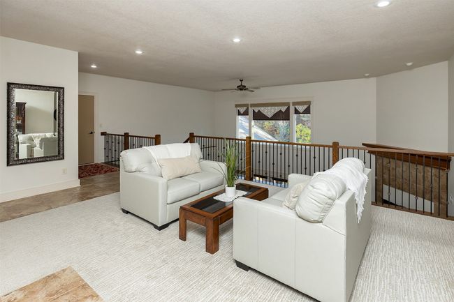 8121 Oak Ridge Dr, Home with 5 bedrooms, 3 bathrooms and null parking in Dexter IA | Image 24