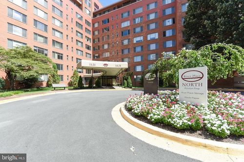 541-1121 Arlington Blvd, ARLINGTON, VA, 22209-3211 | Card Image