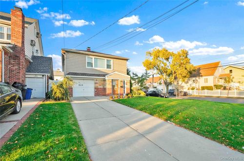 9519 160th Ave, Howard Beach, NY, 11414-3822 | Card Image