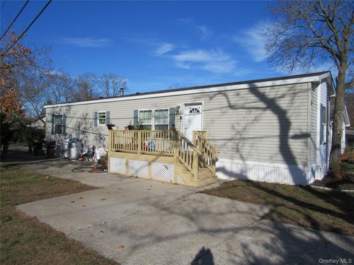 unit-109-1964 River Rd, Calverton, NY, 11933-1634 | Card Image