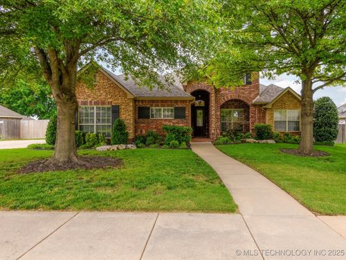 5816 Woodland Rd, Bartlesville, OK, 74006-7828 | Card Image