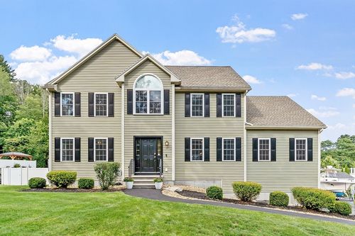 15 Corrine Dr, Dracut, MA, 01826-1121 | Card Image
