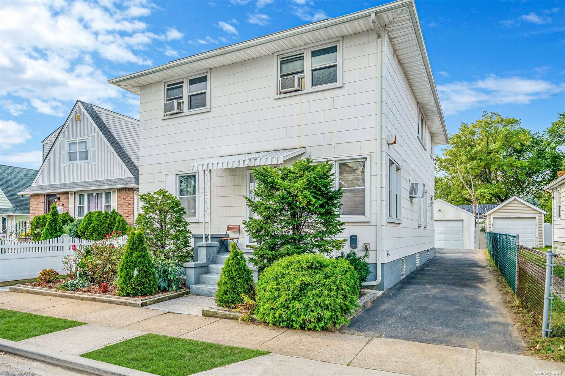Lehrer Ave, Elmont, NY 11003