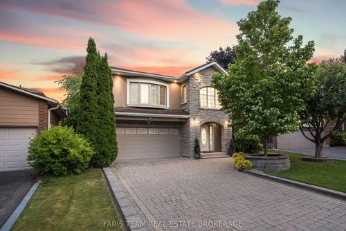 82 Derby Crt, Newmarket, ON, L3Y5Z9 | Card Image