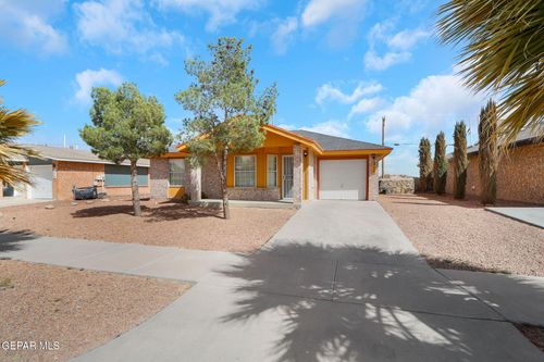 312 Tierra Linda Dr, Horizon City, TX, 79928-7138 | Card Image