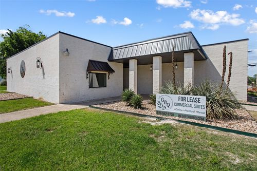 a3-189 S Manse Ave, Giddings, TX, 78942-3433 | Card Image