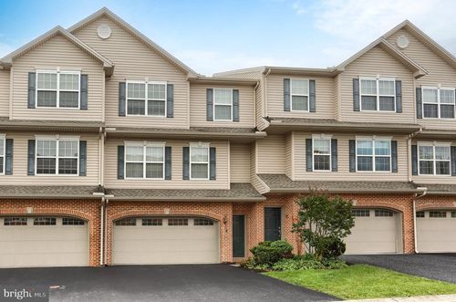 8 Vista Cir, LEMOYNE, PA, 17043-1180 | Card Image