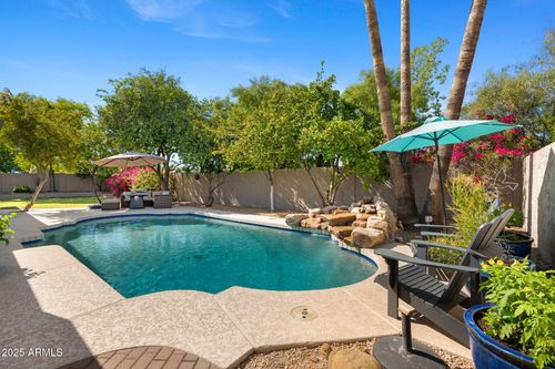 3302 E Malapai Dr, Phoenix, AZ, 85028-4957 | Card Image