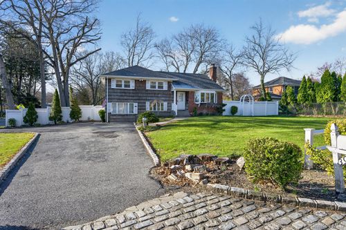 304 Maplewood Rd, Huntingtn Sta, NY, 11746-2853 | Card Image